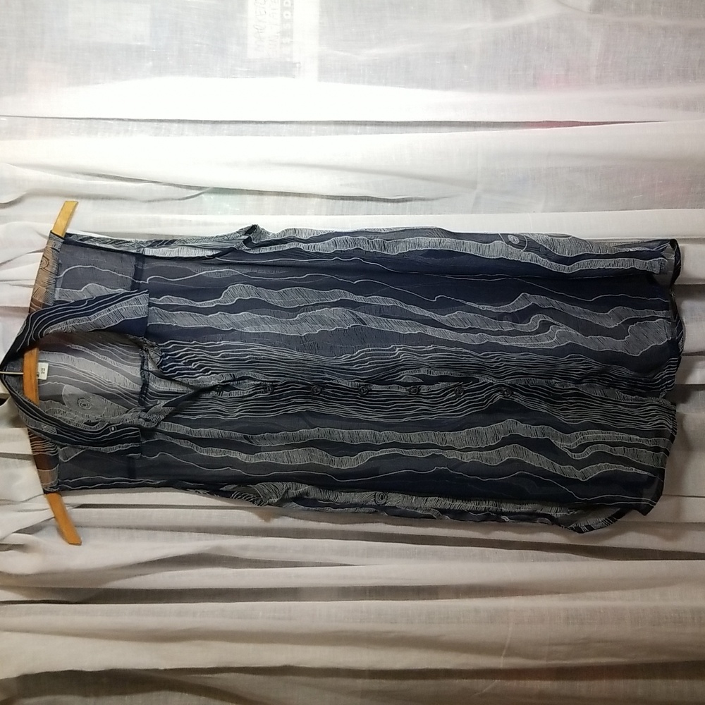 2FOR$15 -- S/M Navy Wavey patterned sleeveless blouse